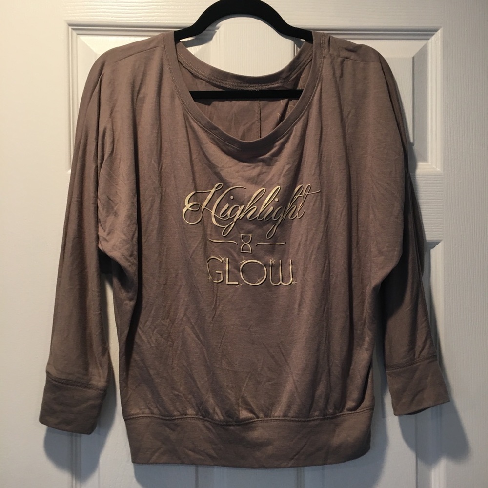 TIME LOS ANGELES Off-Shoulder Flowy Top